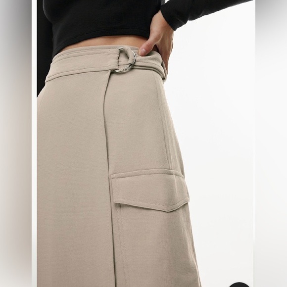 Aritzia skirt - Picture 7 of 9